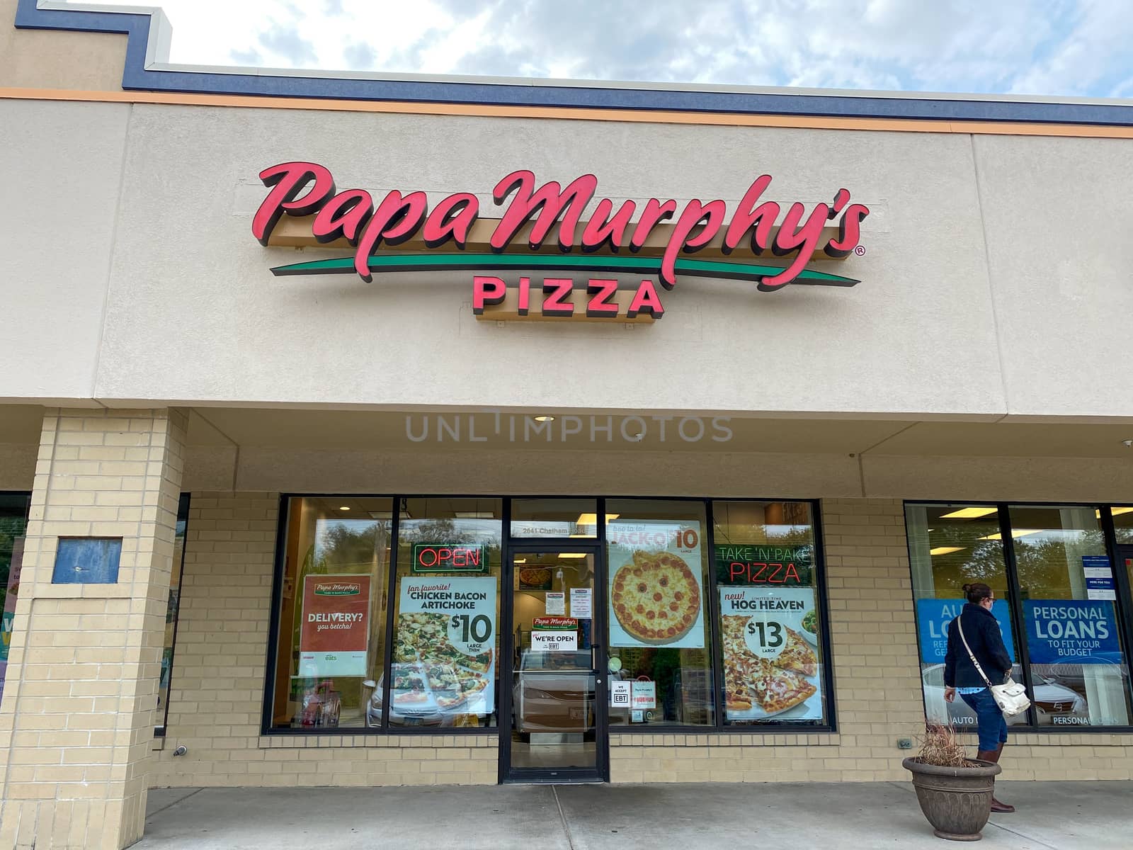 Springfield, IL/USA-10/2/20: The exterior of a Papa Murphys carry out pizza restaurant retail store in Springfield, IL.