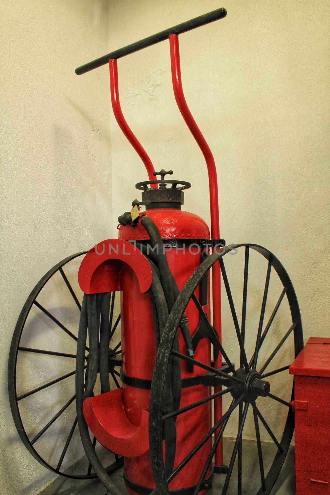 Old fire extinguishing system by soniabonet