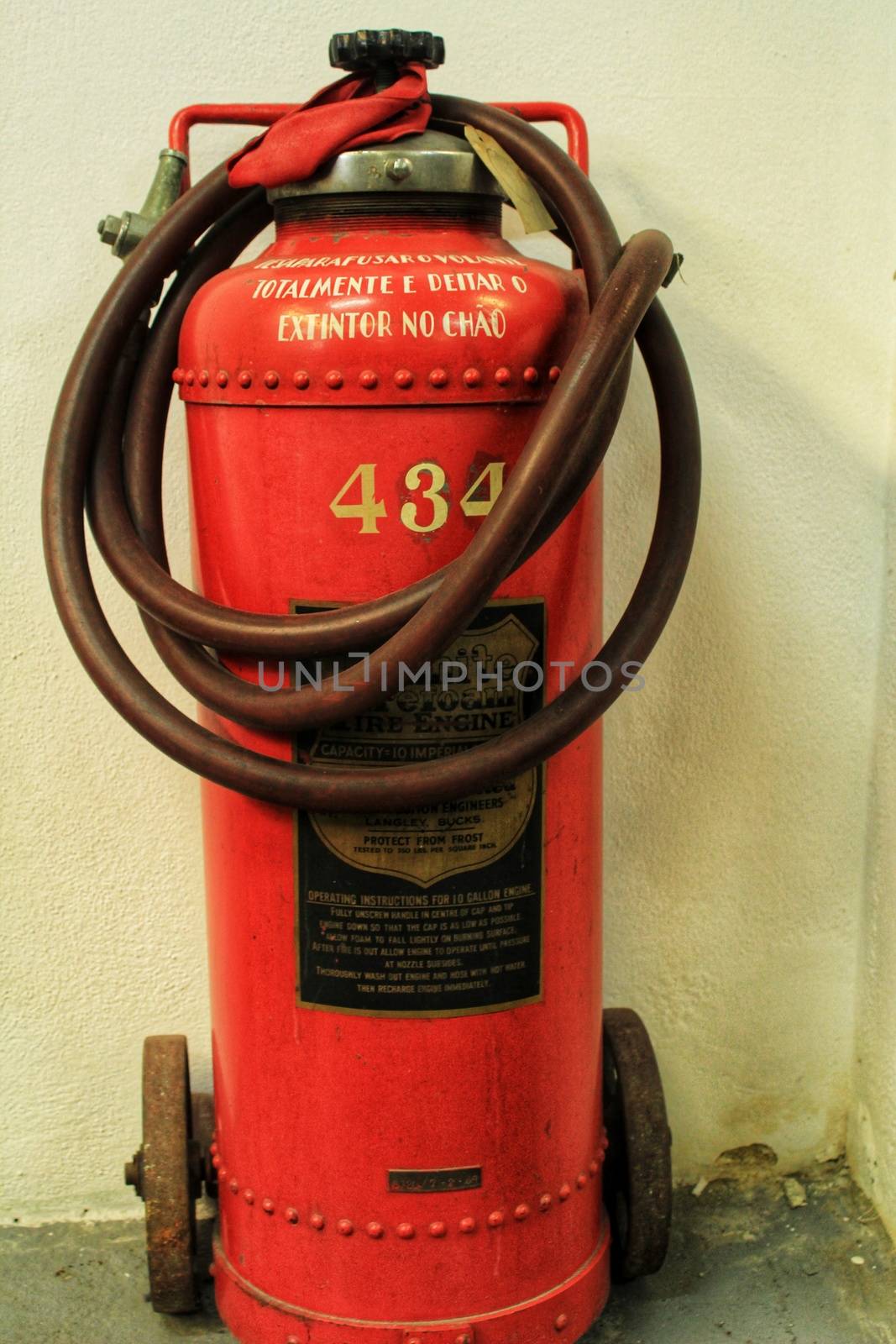 Old fire extinguishing system by soniabonet
