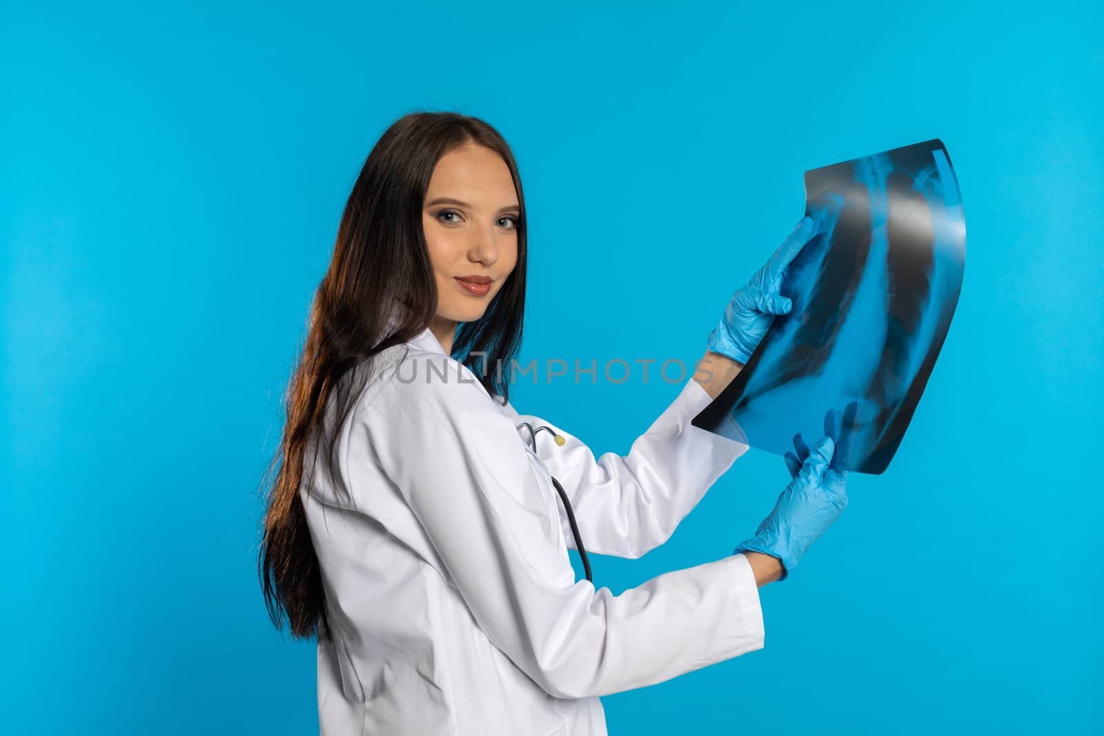 The pulmonologist checks the patient's lungs for any disturbing changes.