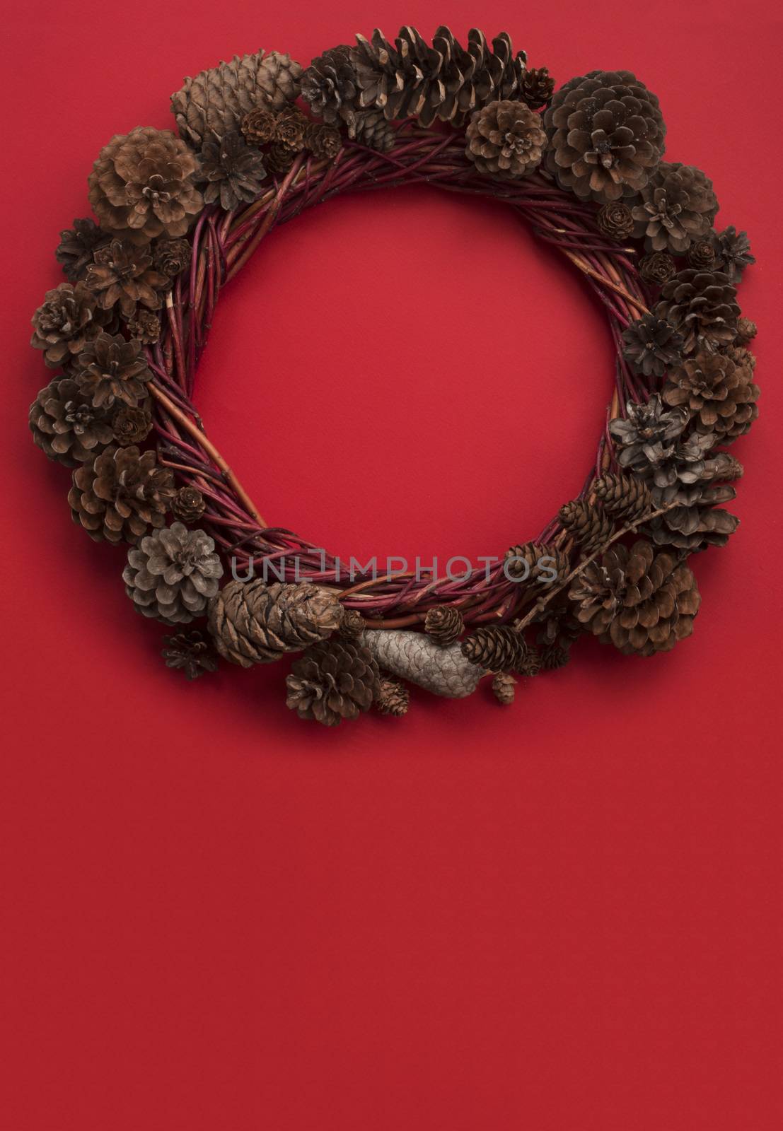 Christmas pine cone wreath by destillat