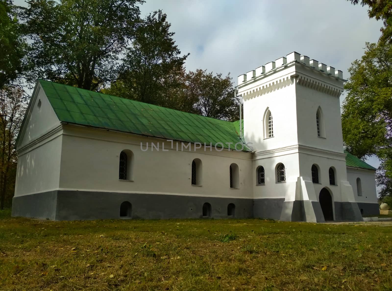 Side view of historic manor house and museum by mtx