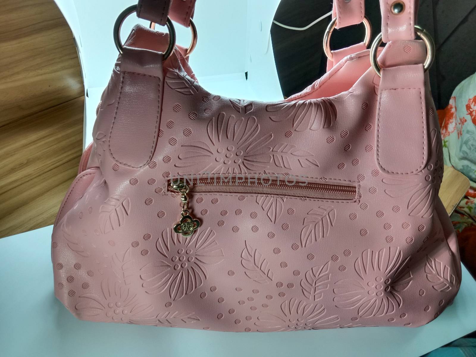 pink colored stylish woman's side bag for sell