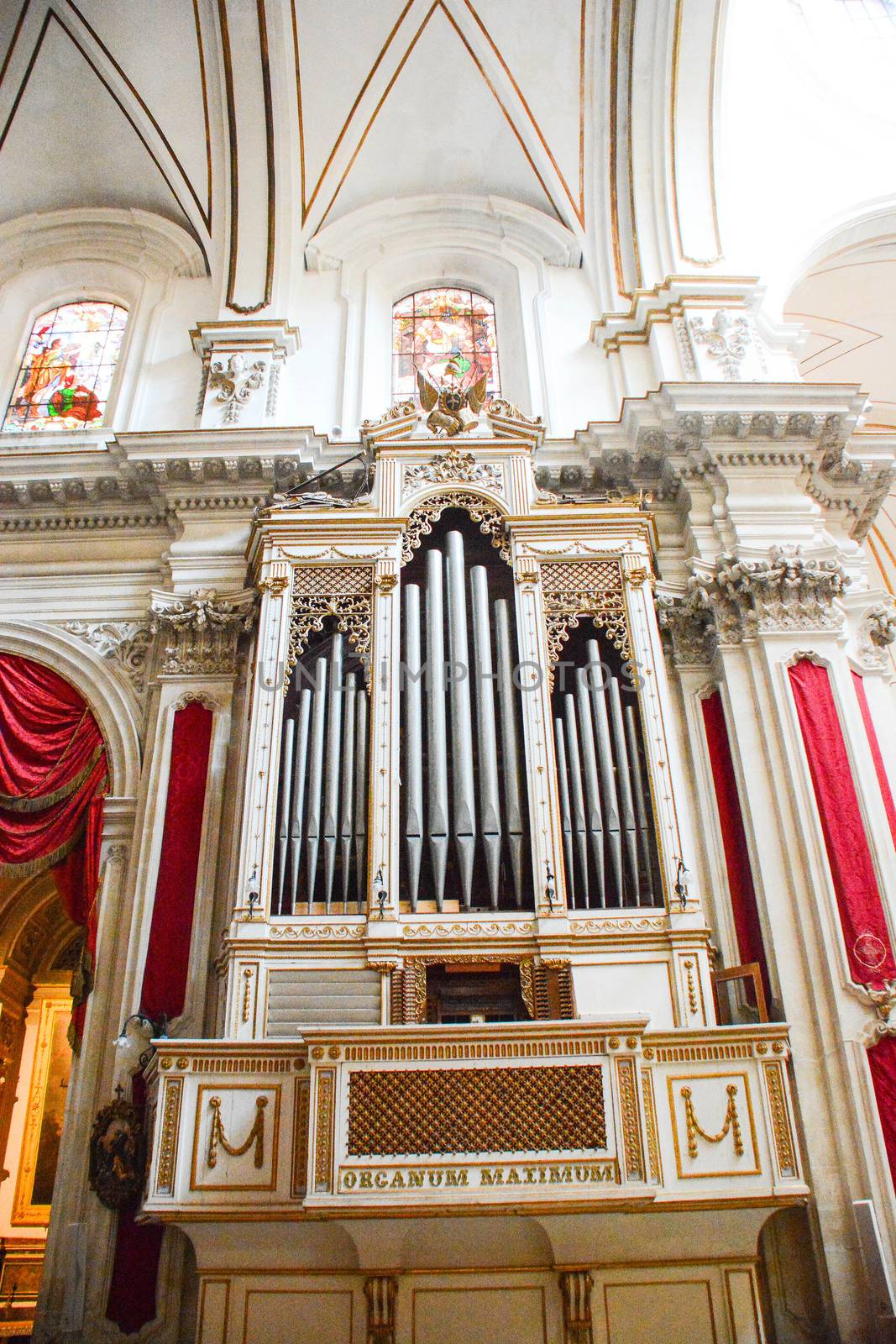 pipe organ by iacobino
