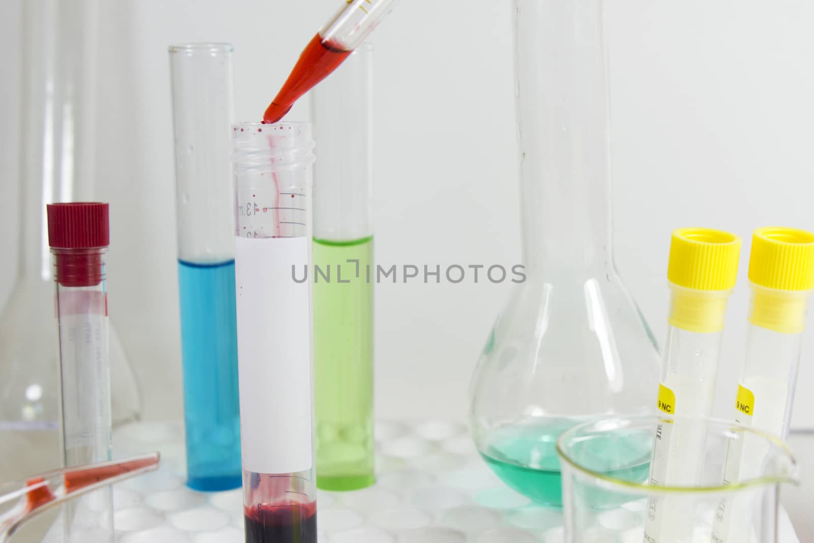 Chemical laboratory instruments, glassware and pipette. Tests and research diagnoses. by Taidundua