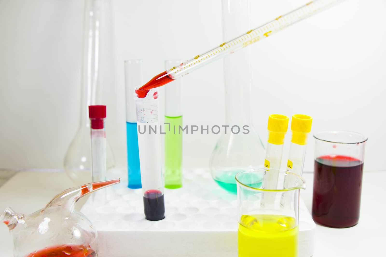 Chemical laboratory instruments, glassware and pipette. Tests and research diagnoses. by Taidundua