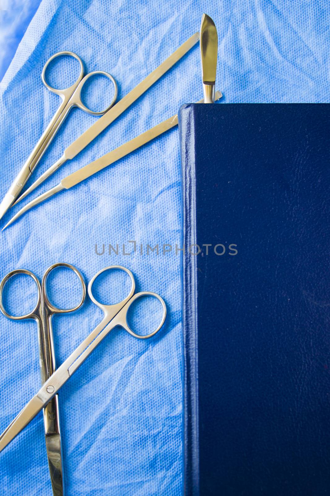 Dissection Kit - Stainless Steel Tools for Medical Students of Anatomy, Biology, Veterinary and learning book by Taidundua