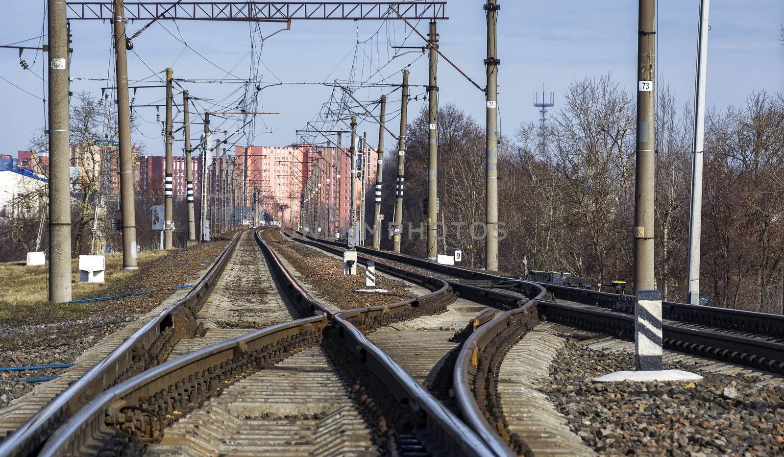 Translated railway switch for reverse movement of trains