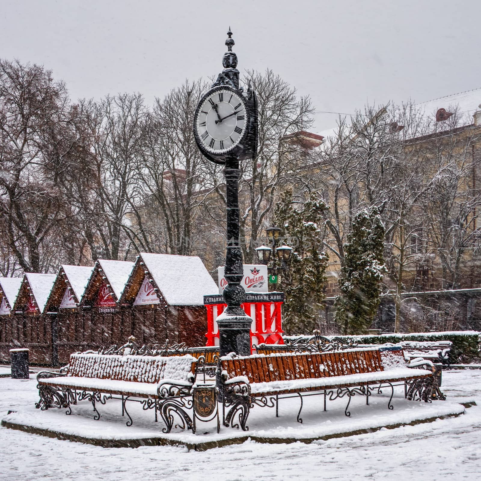 Snowy winter morning in Ternopil, Ukraine by Multipedia
