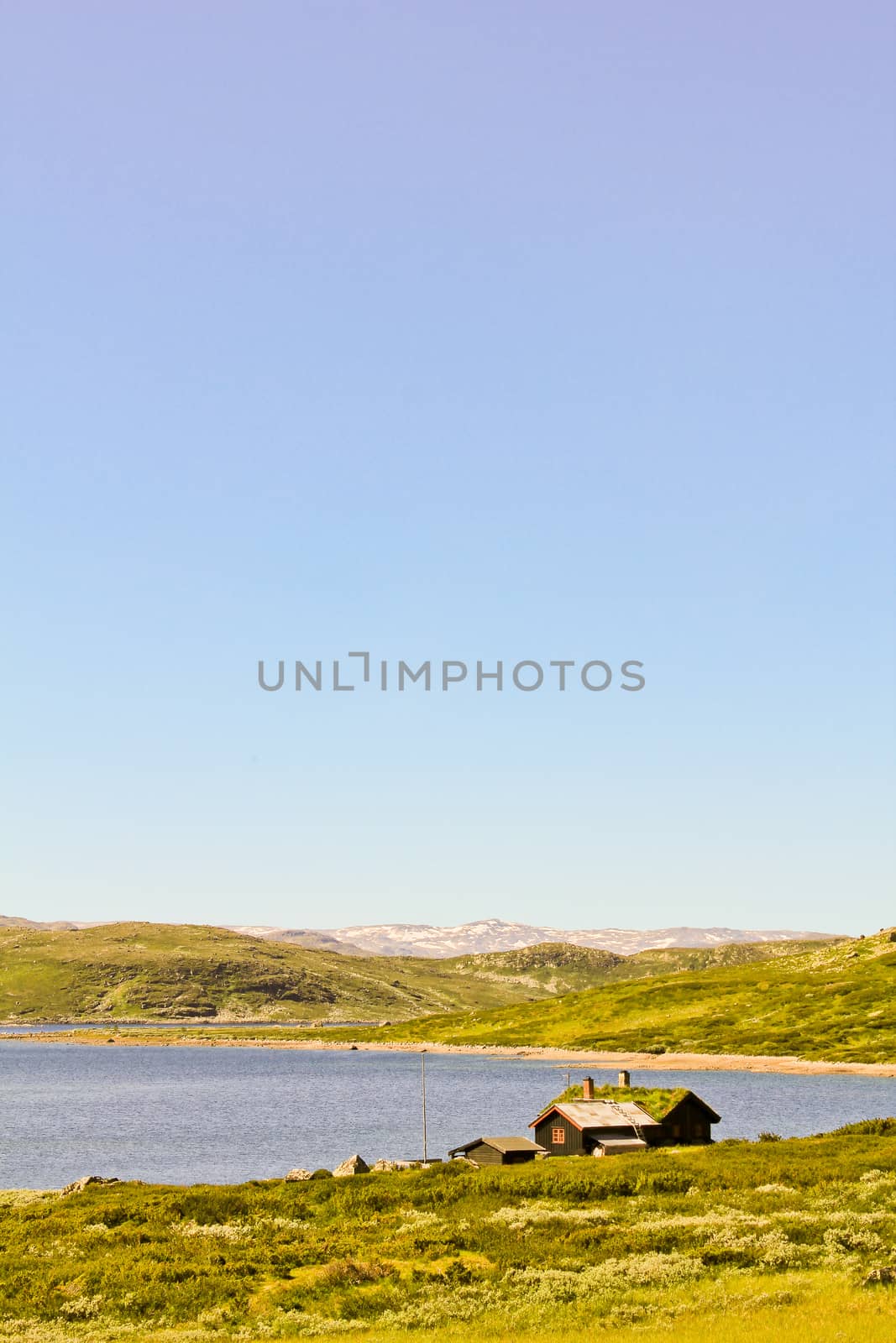 Idyllic cottages Vavatn lake, mountains of Hemsedal in Norway. by Arkadij