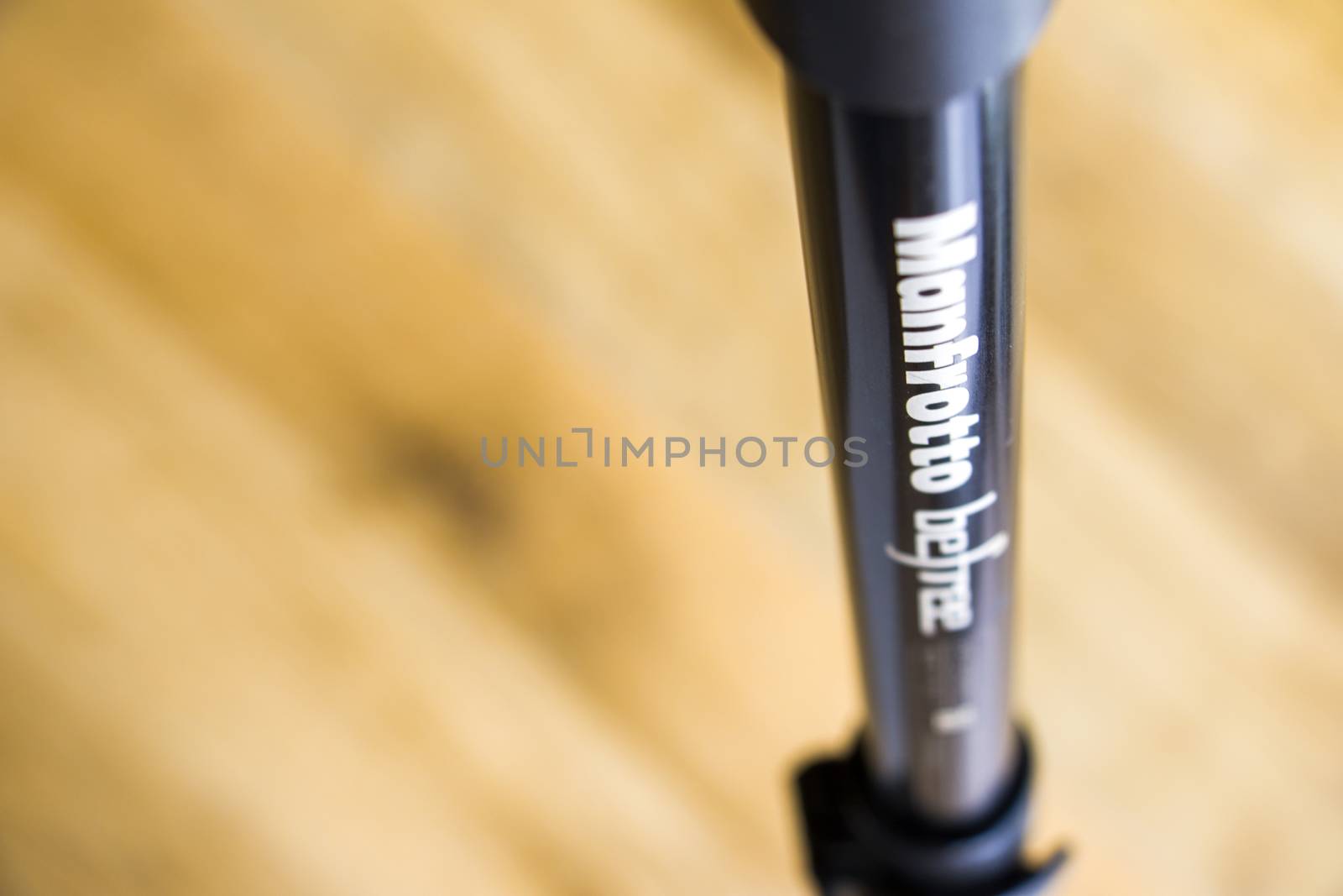 Manfrotto photo and video portable titanium tripod by Taidundua