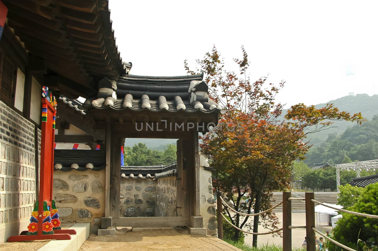 Korean palace gate by eyeofpaul