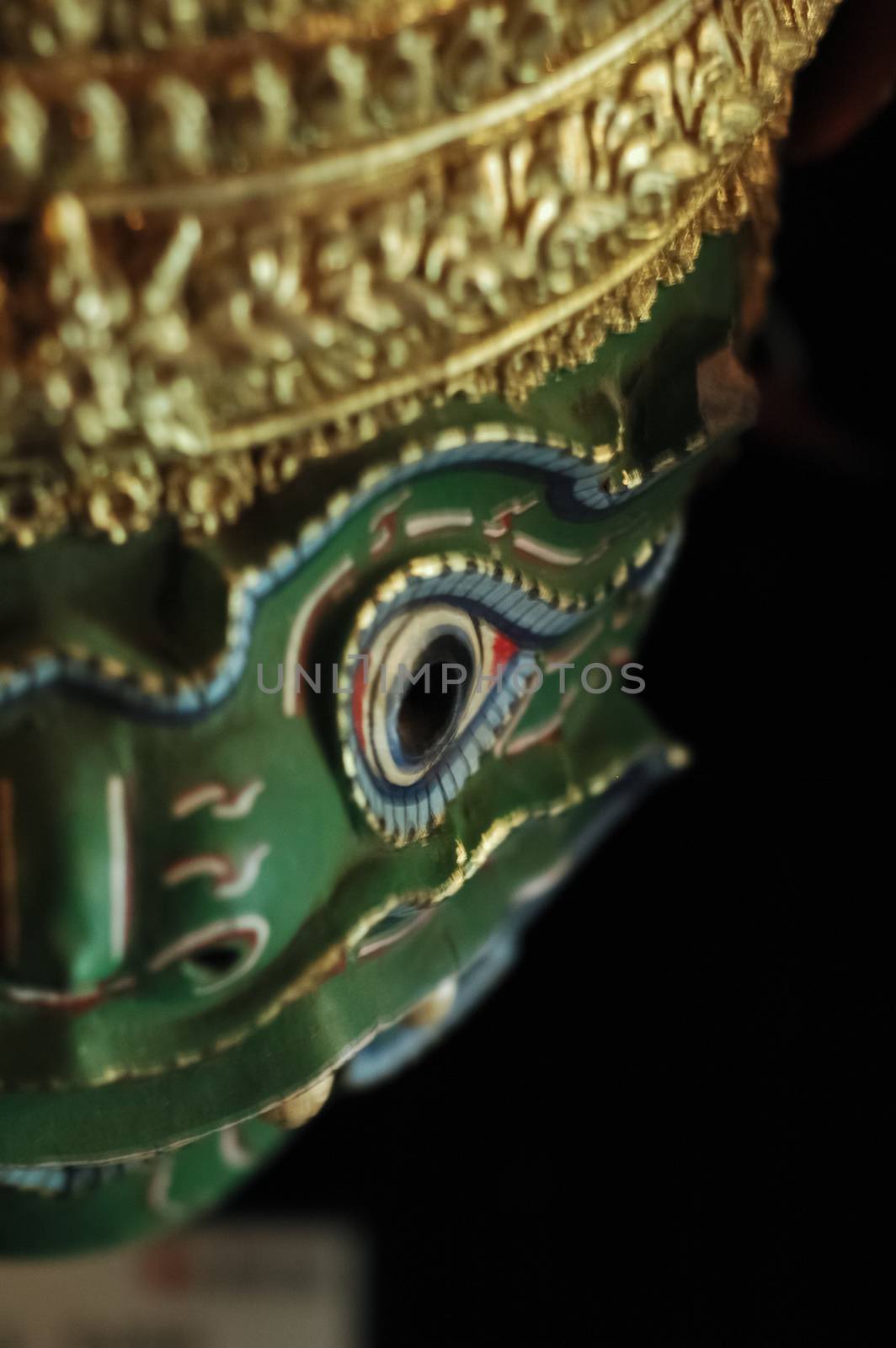 head of green anciant giant in Ramayana by eyeofpaul