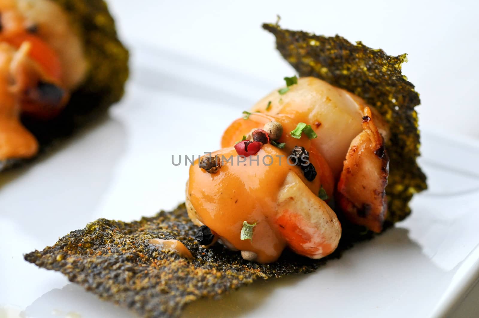 Delicacy grilled scallops with sour sauce on crispy seaweed by eyeofpaul
