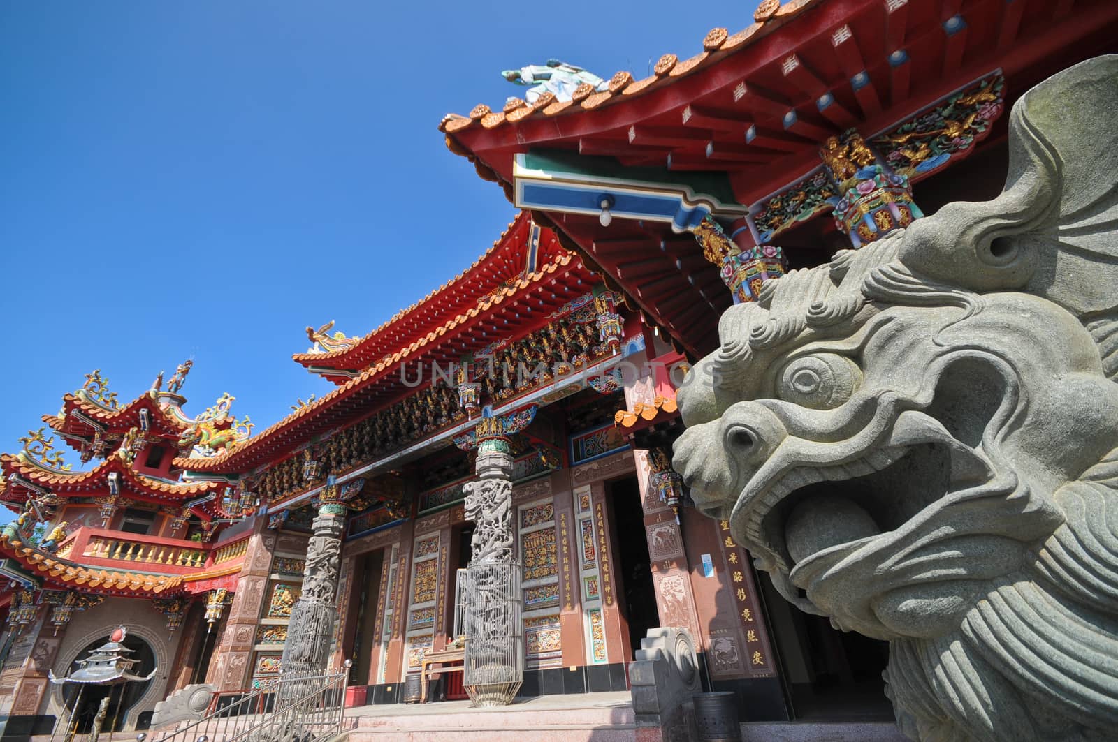 Chinese grand palace and stone guardian lion