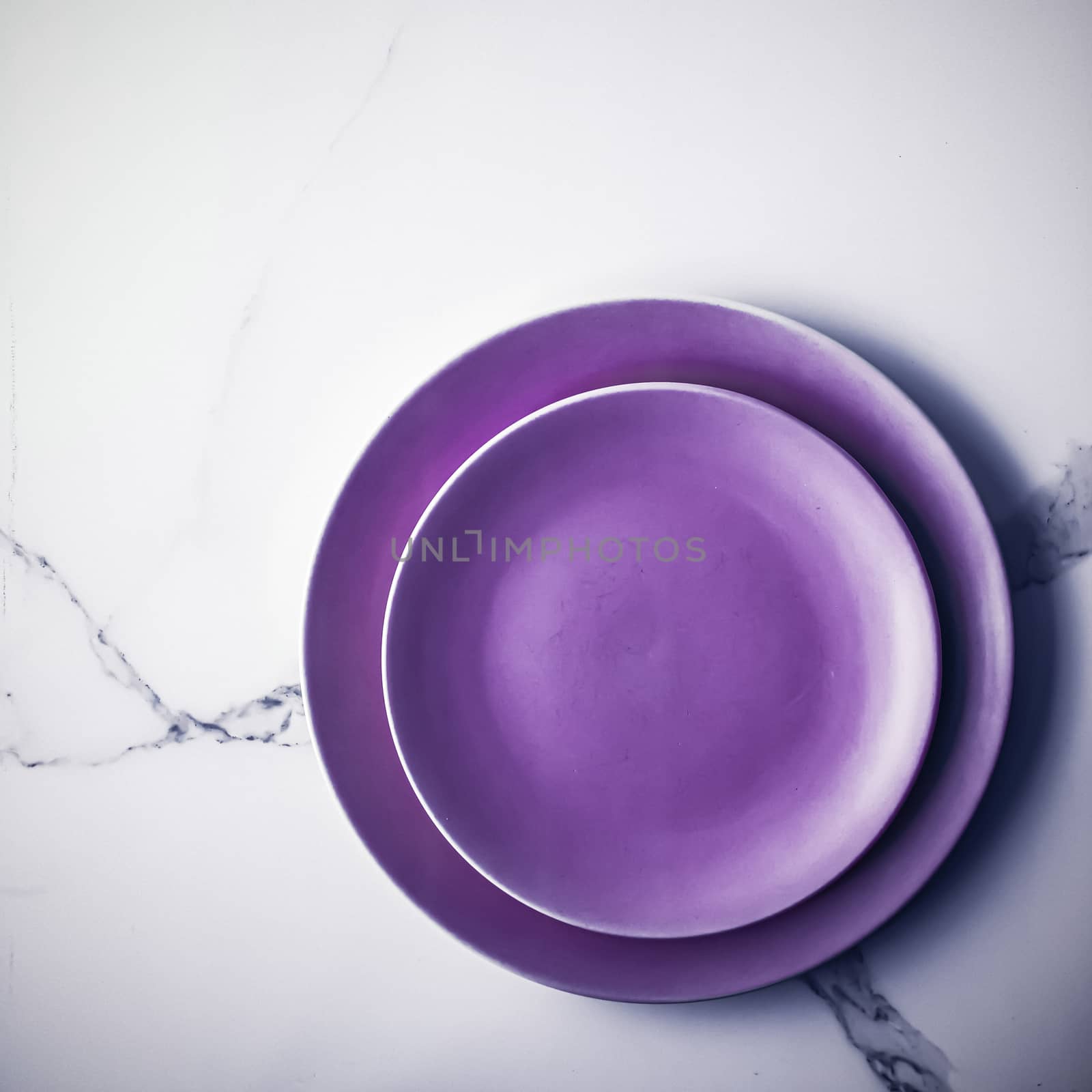 Branding, cuisine and culinary concept - Purple empty plate on marble table background, tableware decor for breakfast, lunch and dinner for restaurant brand menu recipe, luxury holiday flatlay design