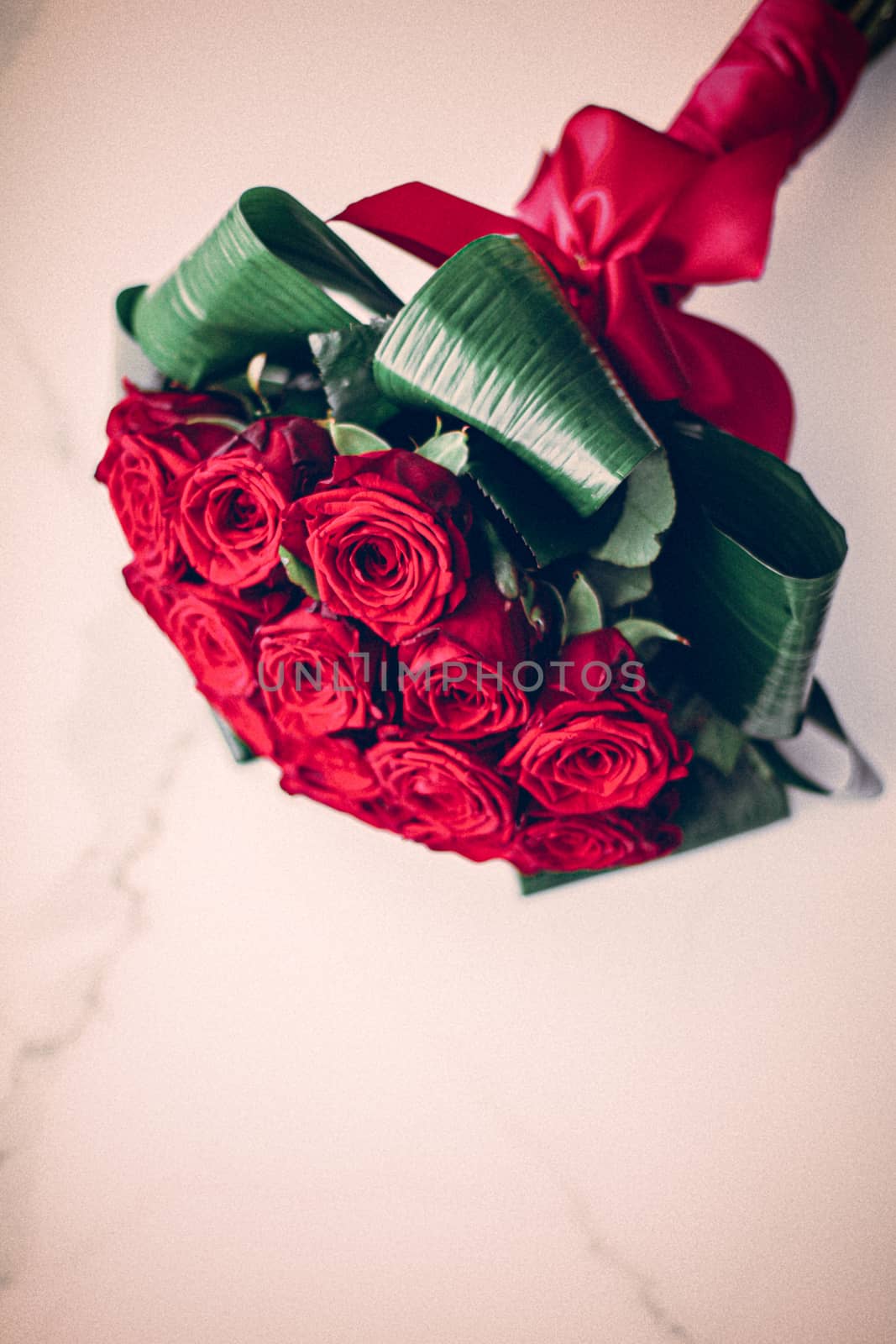 Gift for her, romantic relationship and floral design concept - Luxury bouquet of red roses, beautiful flowers as holiday love present on Valentines Day