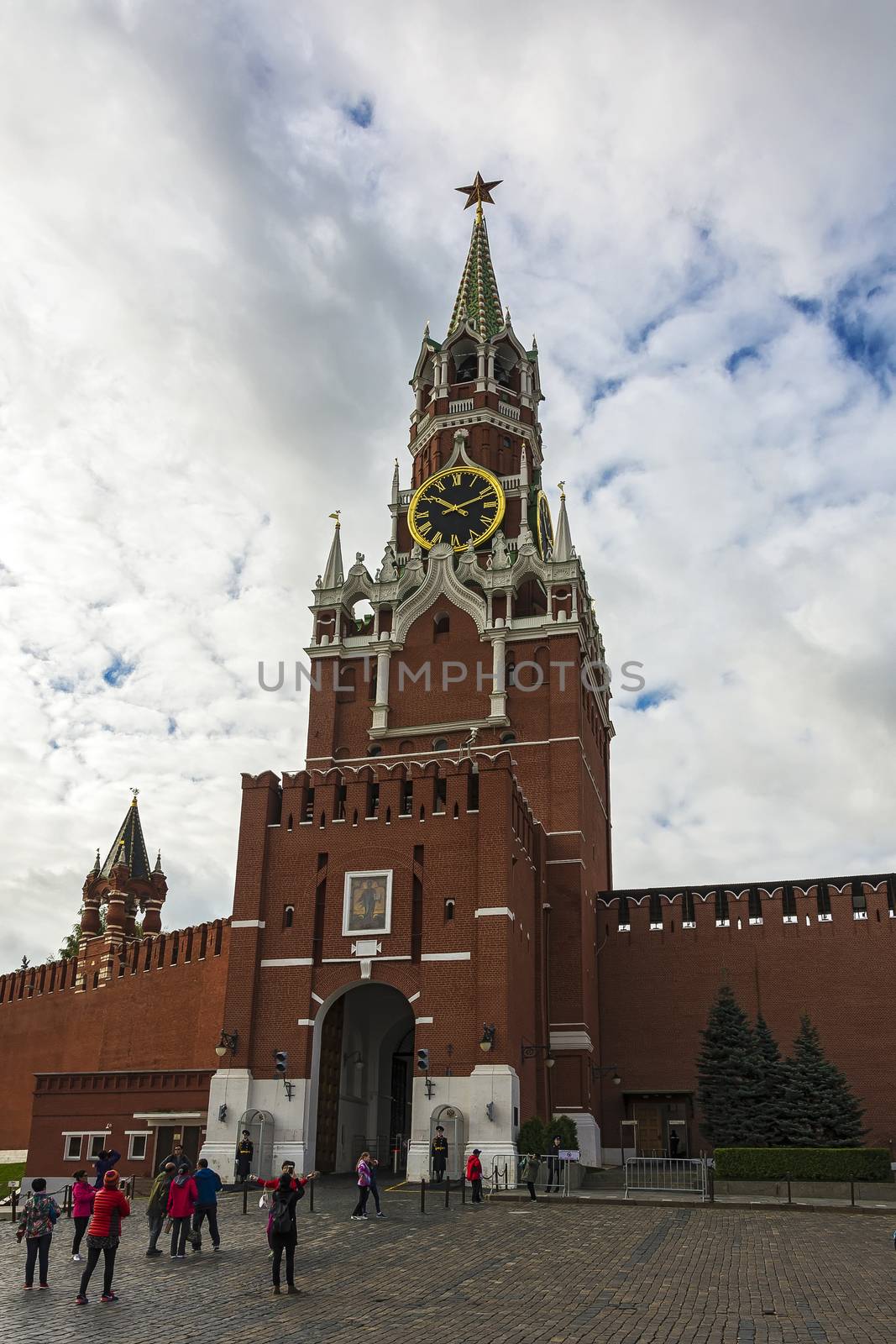Spasskaya tower in red square (Moscow, Russia) by Grommik