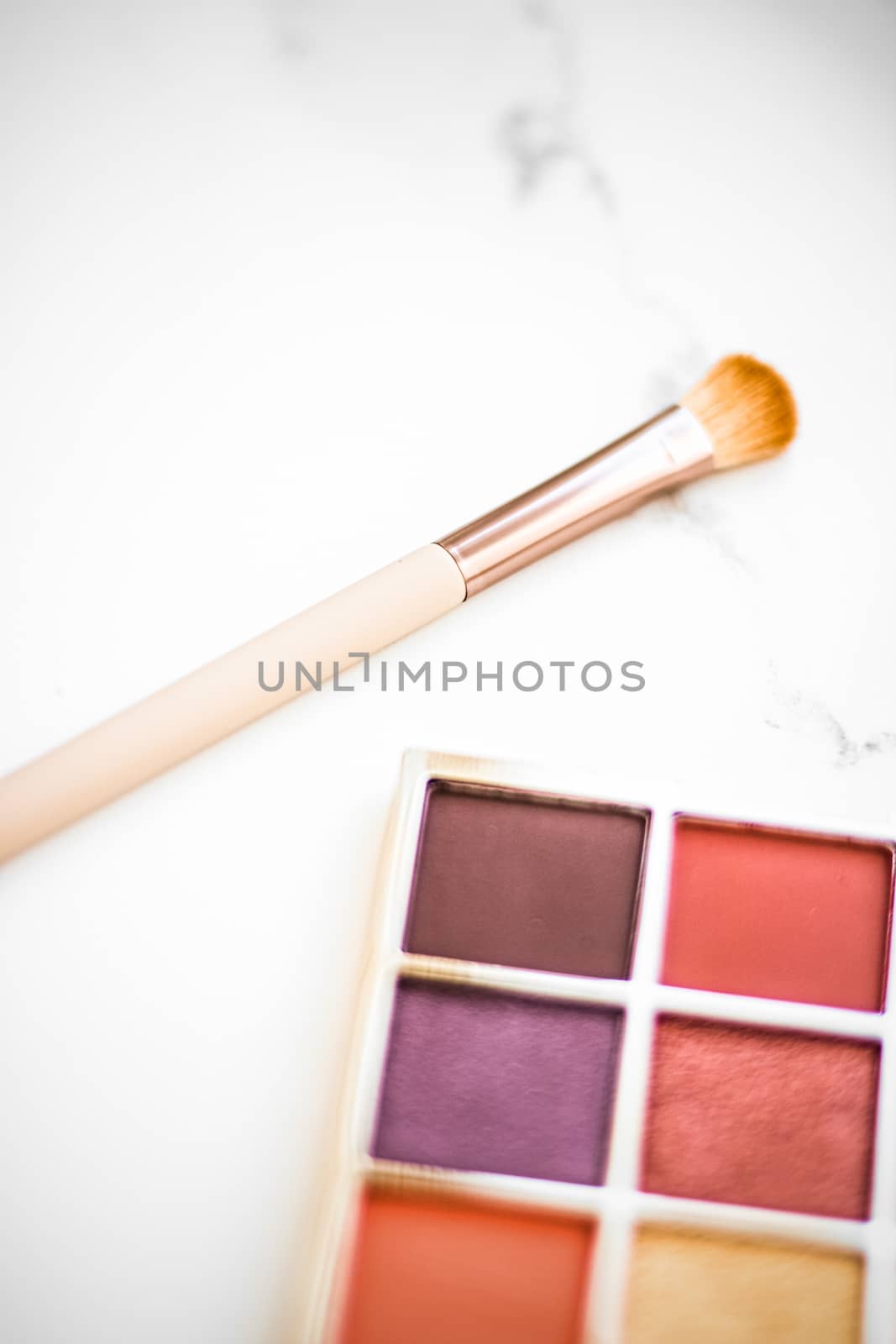 Cosmetic branding, fashion blog and glamour set concept - Eye shadow palette swatches on marble background, make-up and eyeshadows cosmetics product for luxury beauty brand and holiday flatlay design