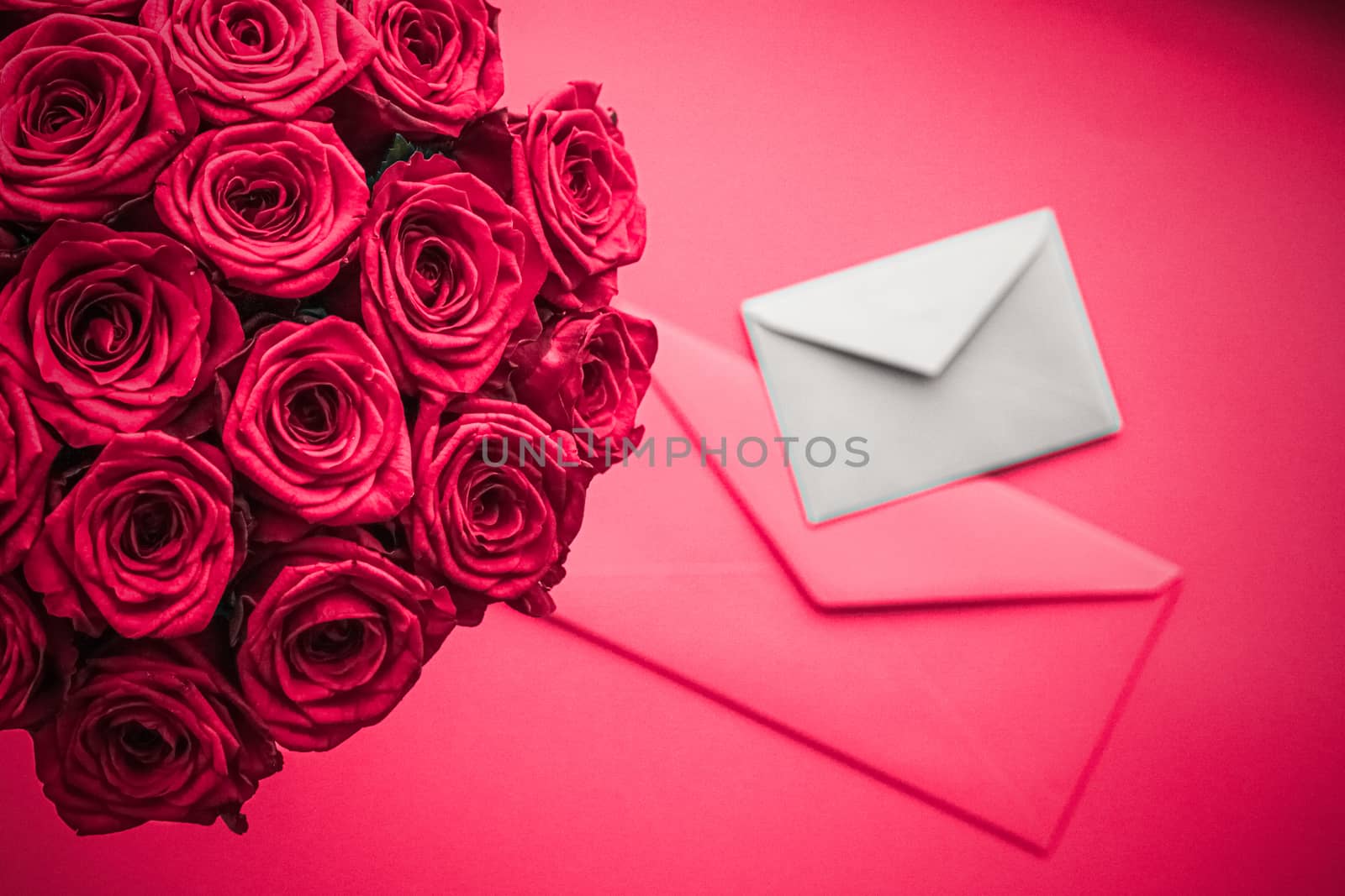 Holidays gift, floral present and happy relationship concept - Love letter and flowers delivery on Valentines Day, luxury bouquet of roses and card on pink background for romantic holiday design