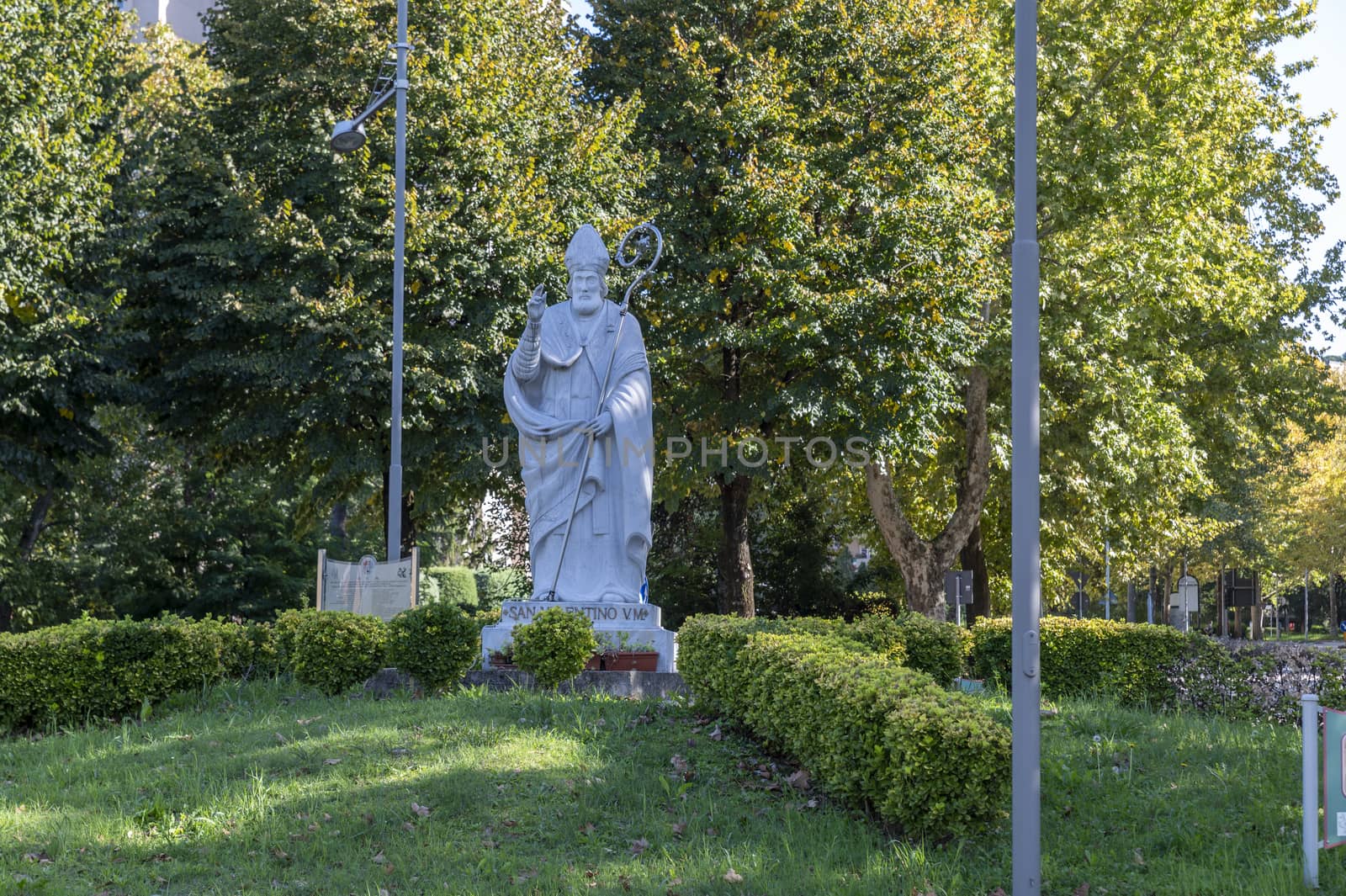 statue of San Valentoino placed at the roundabout of street filippo turati in terni by carfedeph