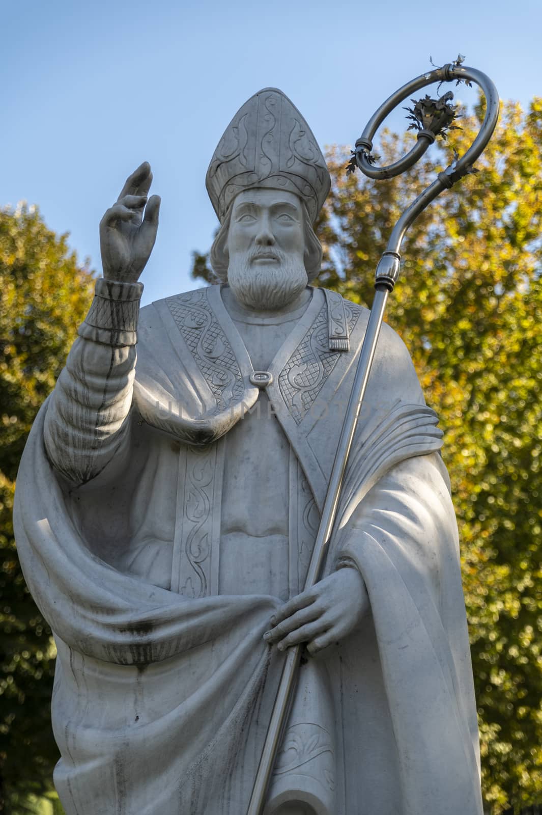 statue of San Valentoino placed at the roundabout of street filippo turati in terni by carfedeph