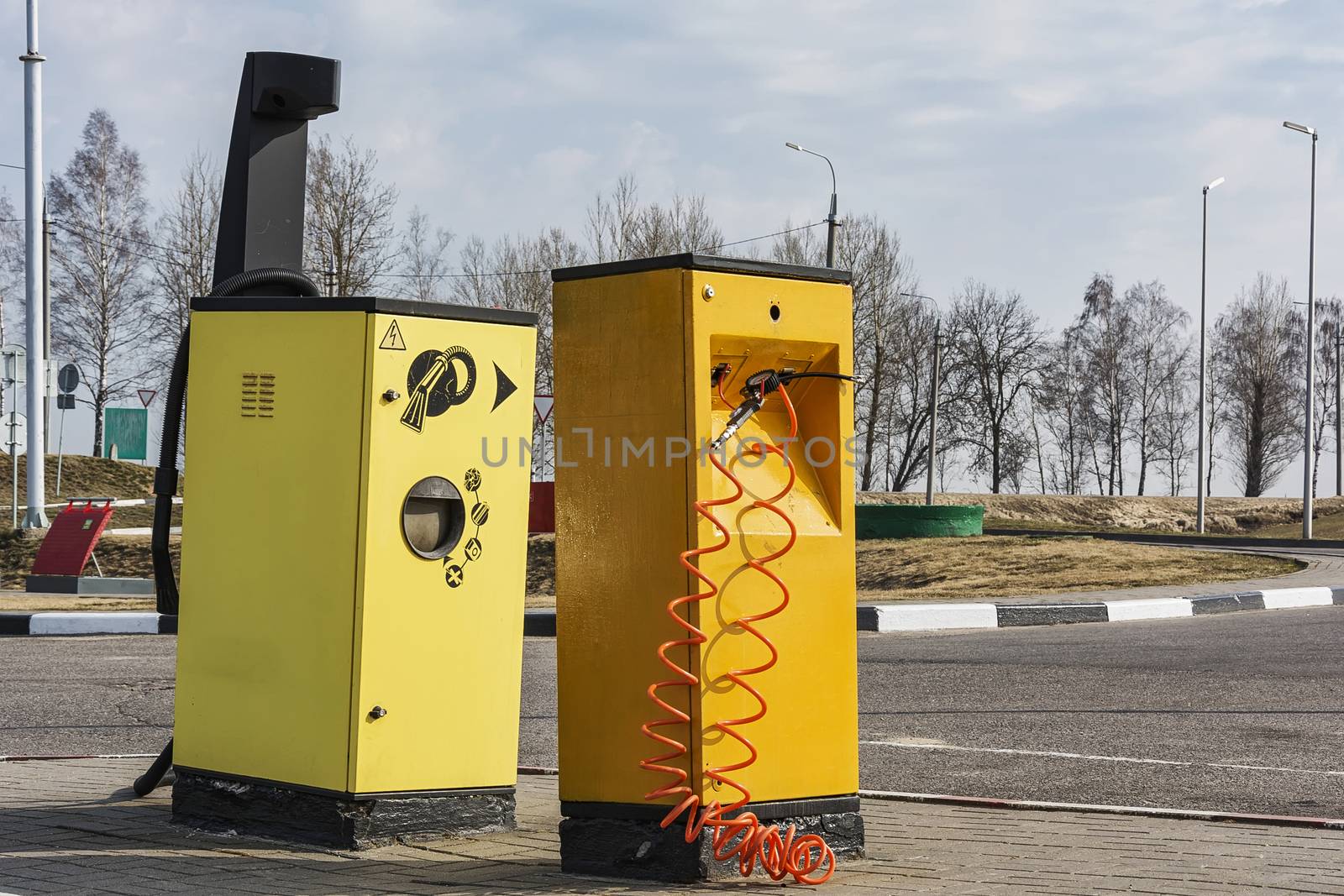 The compressor for pumping of tires and a vacuum cleaner (Minsk, by Grommik