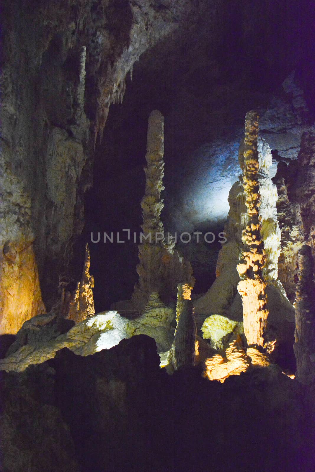 caves by iacobino