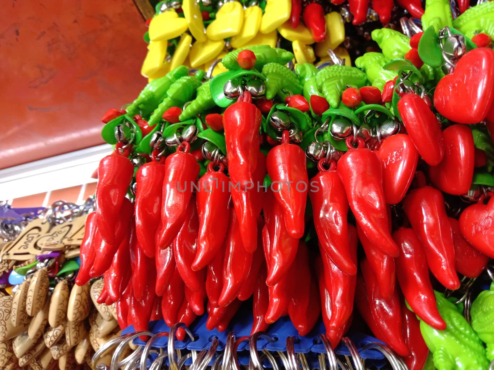green and red colored key ring stock on shop for sell