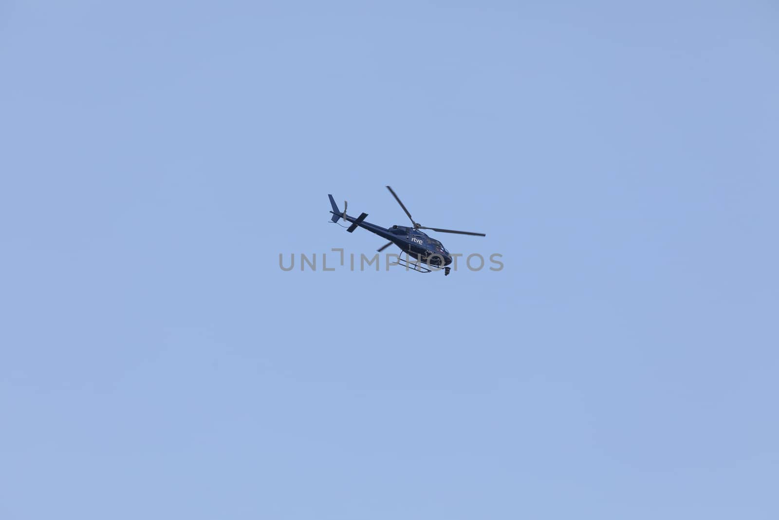 Television helicopter in information and broadcasting tasks, in the area of the finish line of the fourth stage of La Vuelta a España 2020.