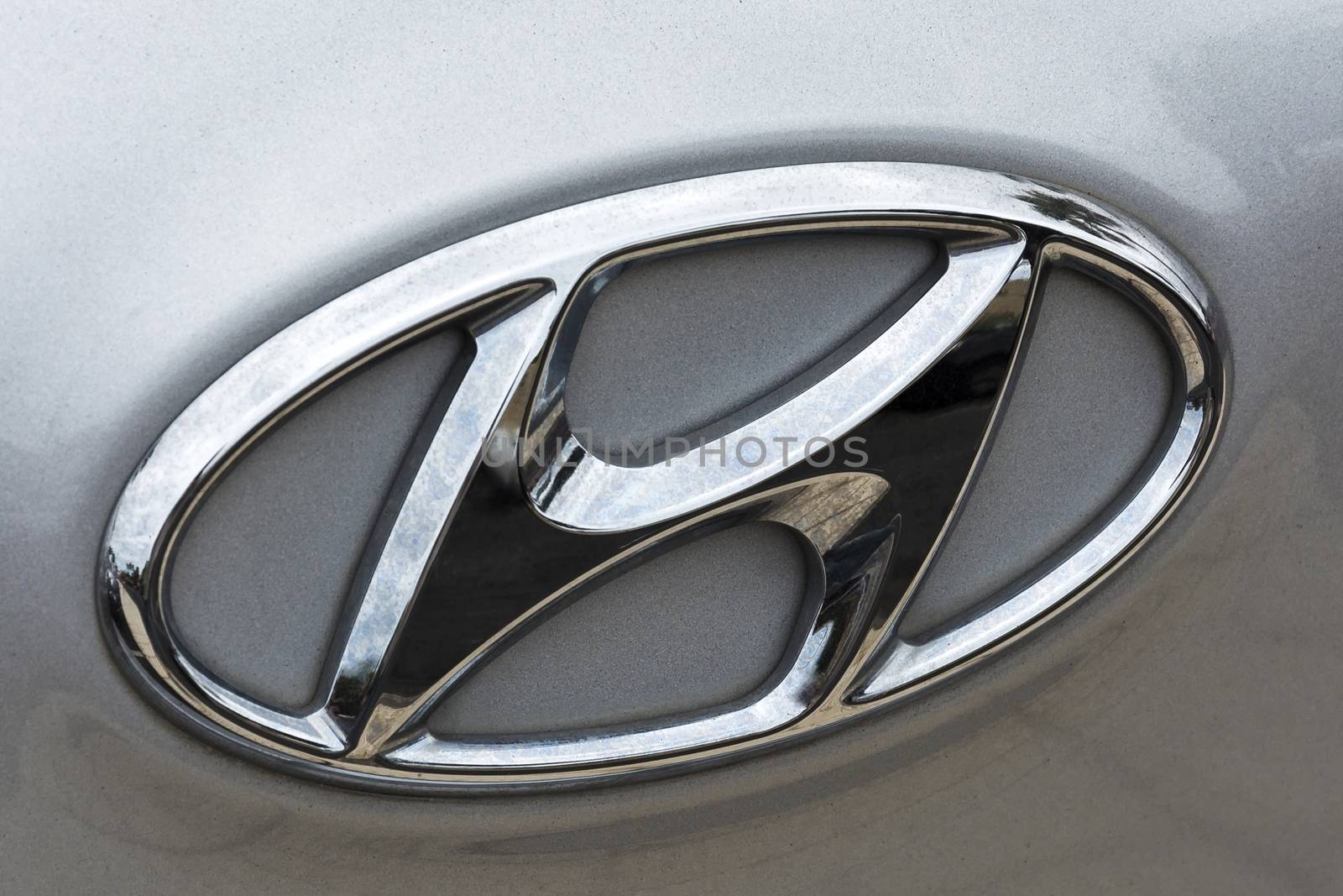 Logo of the Korean automotive company Hyundai on the boot lid by Grommik