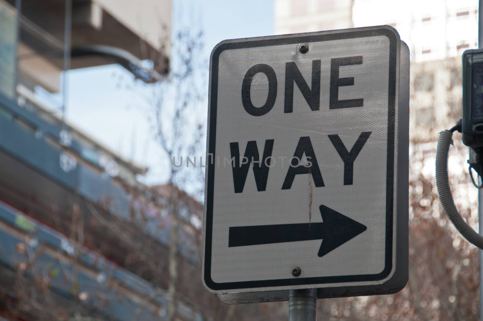 One way traffic sign with arrow to the right turn