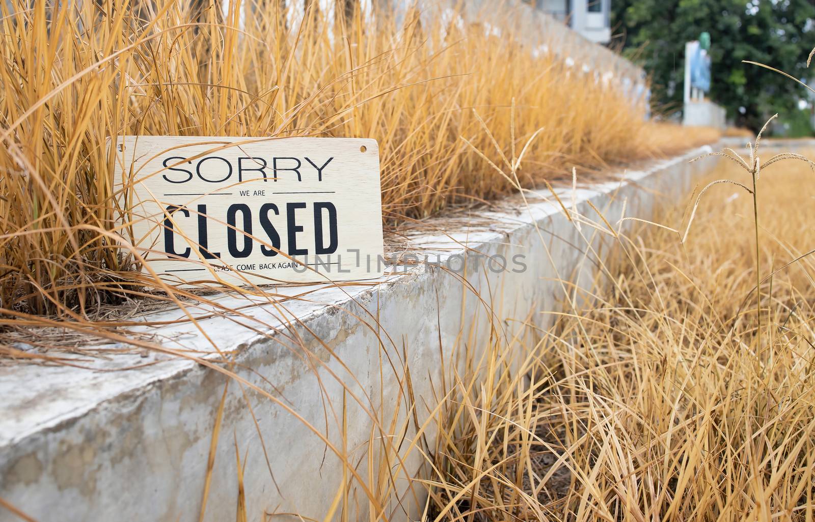 Sorry we're closed sign on an abandoned business establishment. Places temporarily closed during coronavirus pandemic.