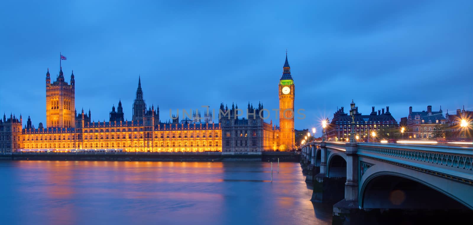 The Houses of Parliament after sunset by elxeneize