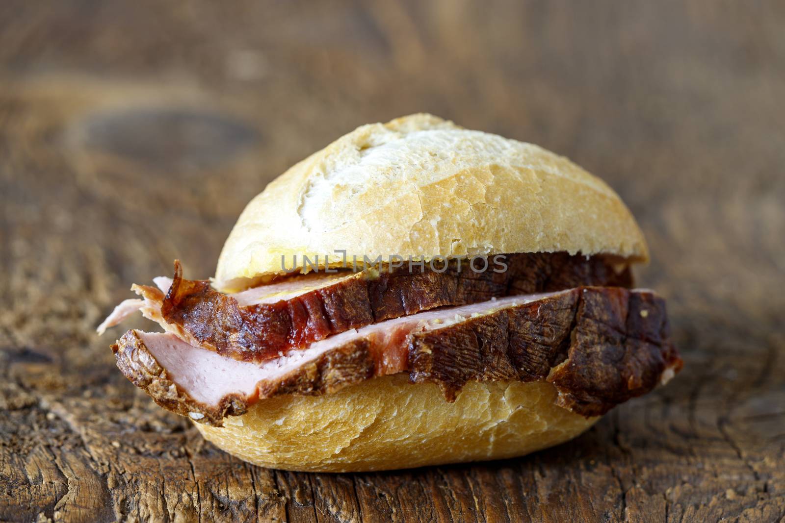 bavarian meatloaf in a bun