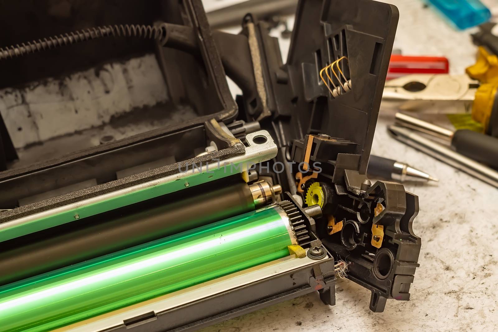 the disassembled cartridge from the laser printer by jk3030