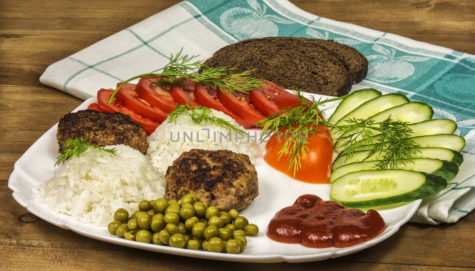 Fresh vegetables and boiled rice with meat ribs