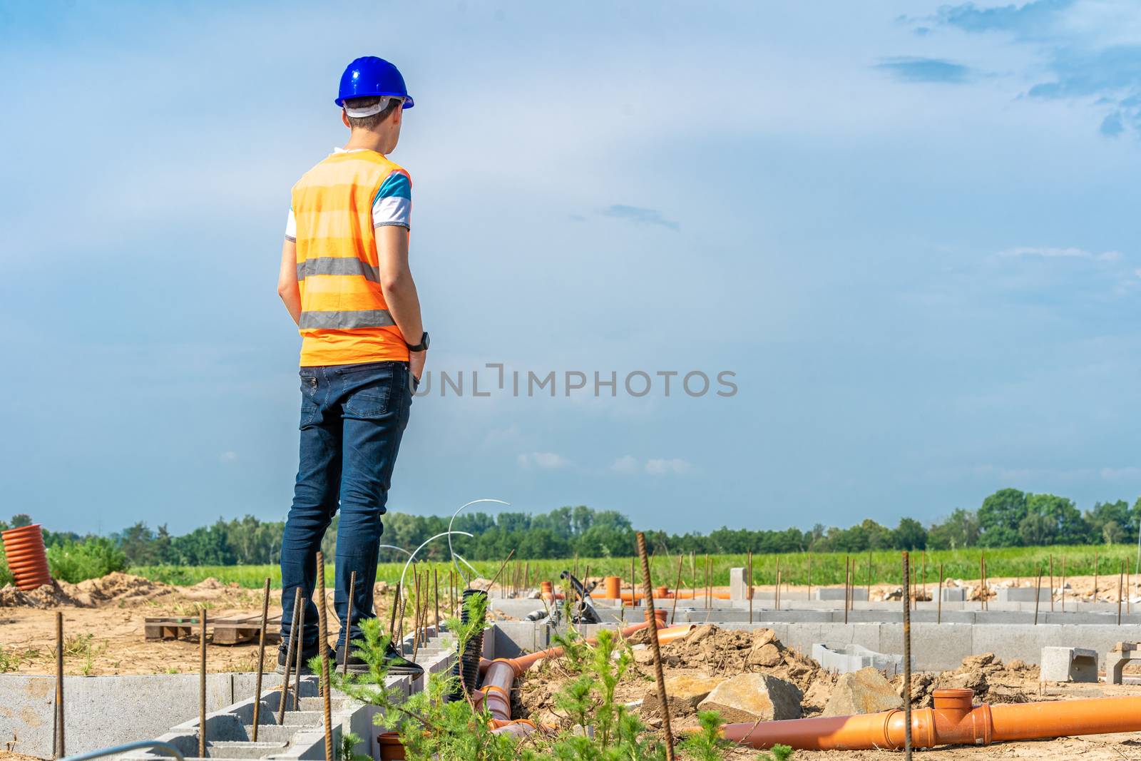 designer on the construction of the foundation of the building by Edophoto