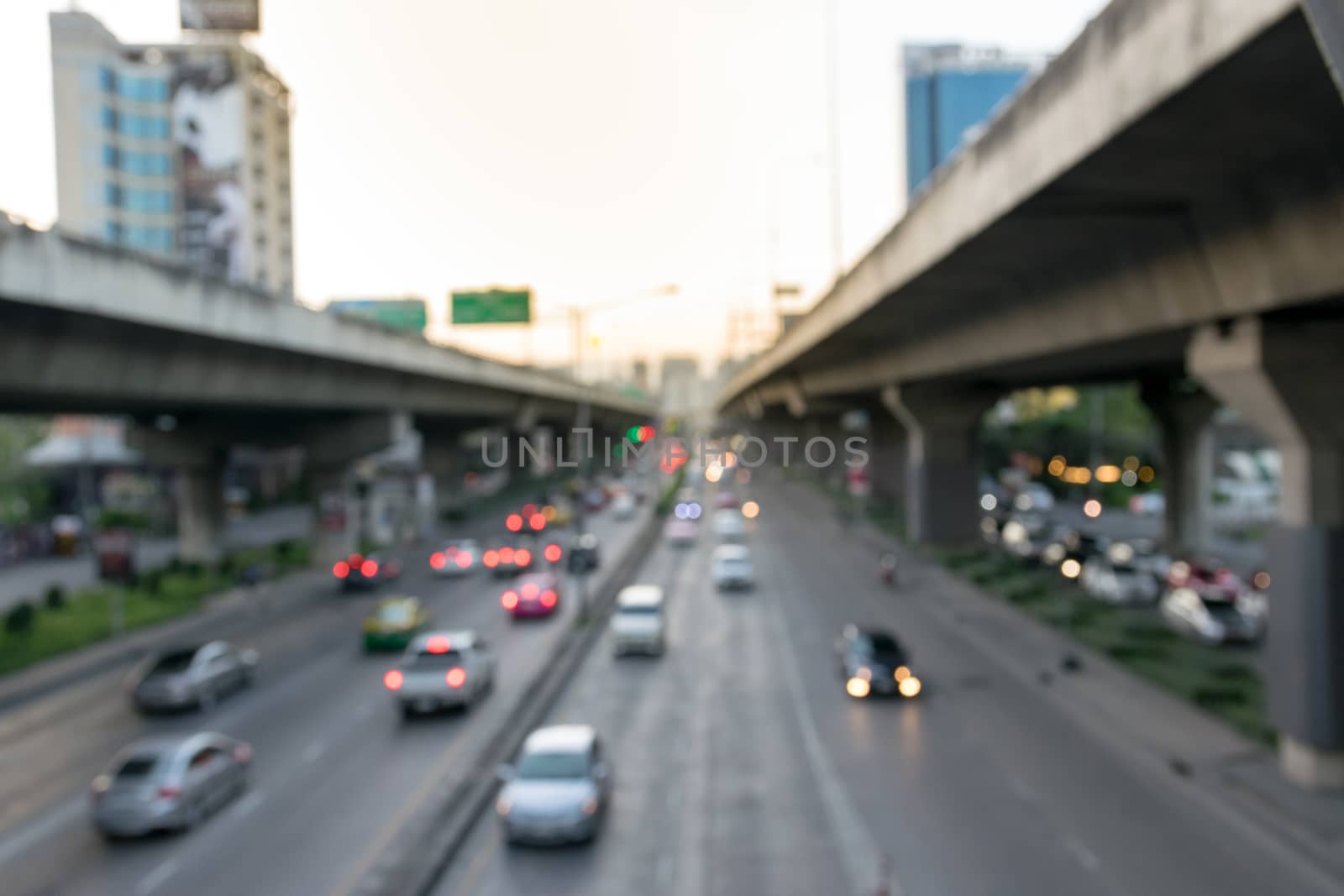 The blur of traffic by wattanaphob