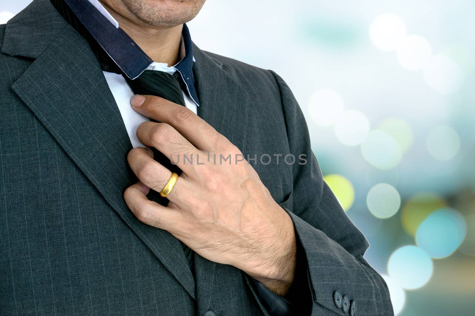 Young businessman Wearing a white shirt, black tie and then covered with a gray suit.