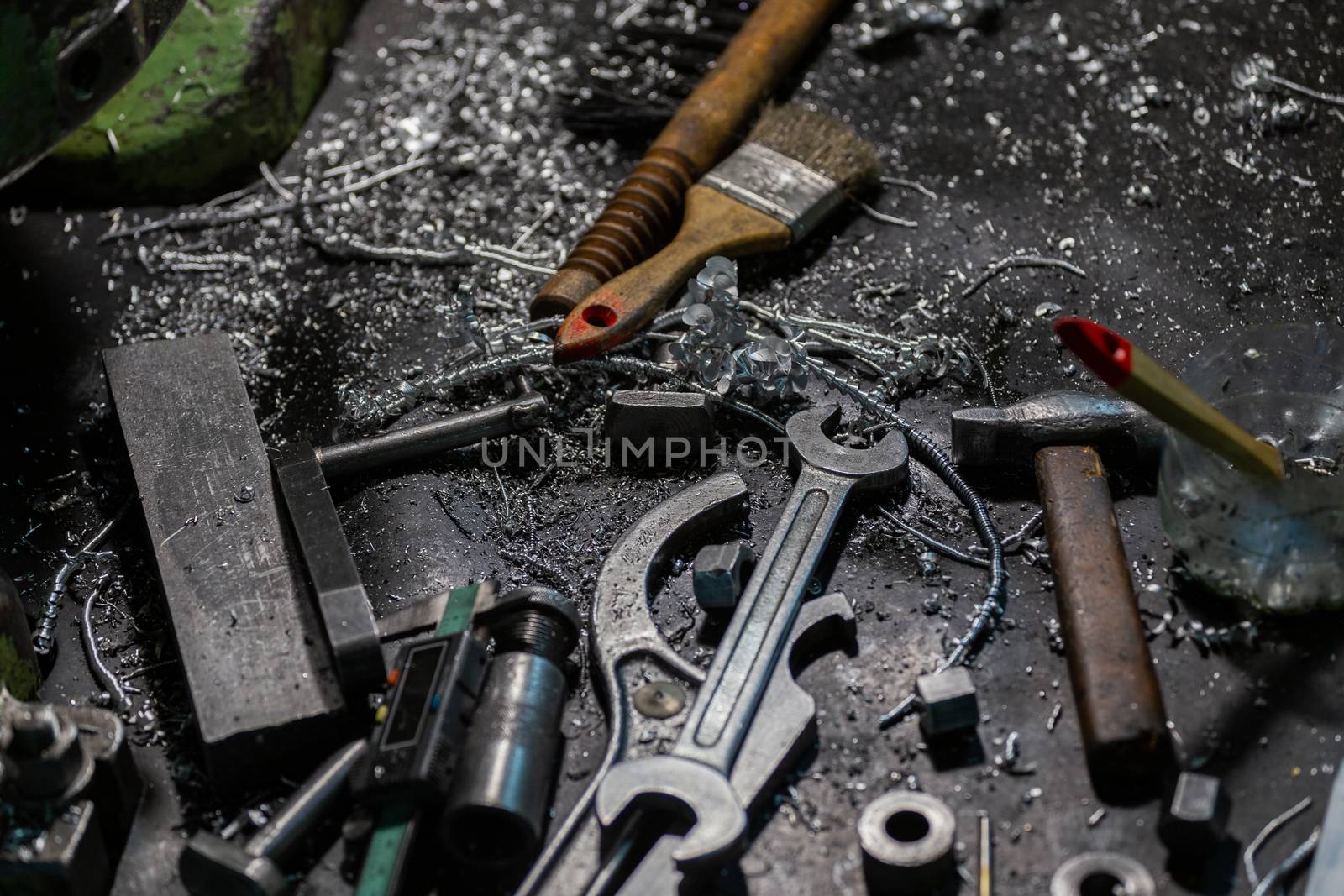 set of tools covered with aluminium metal swarf on machinery milling worker table.