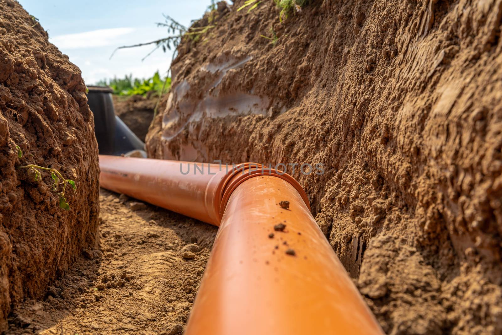 building a rainwater drainage to the collection container with the help of a plastic pipe.