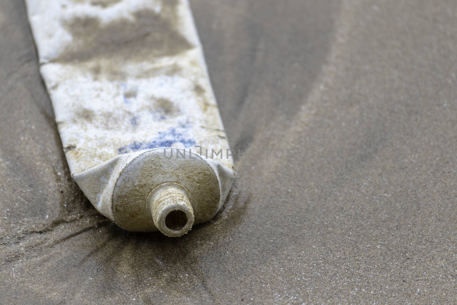 toothpaste cover dumped into the ocean pollute Matara beach by nilanka