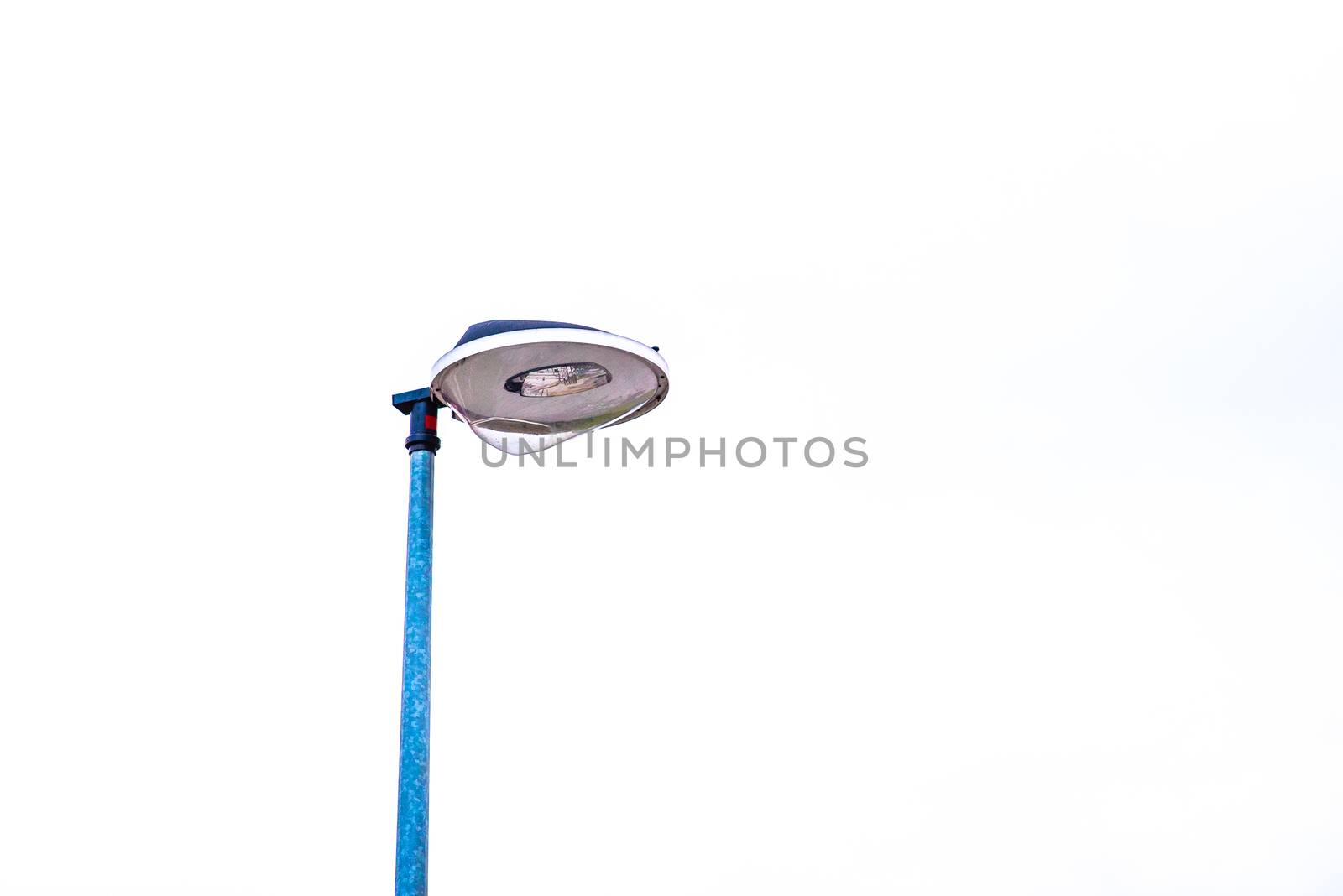 Street light with the sky at the background by gonzalobell