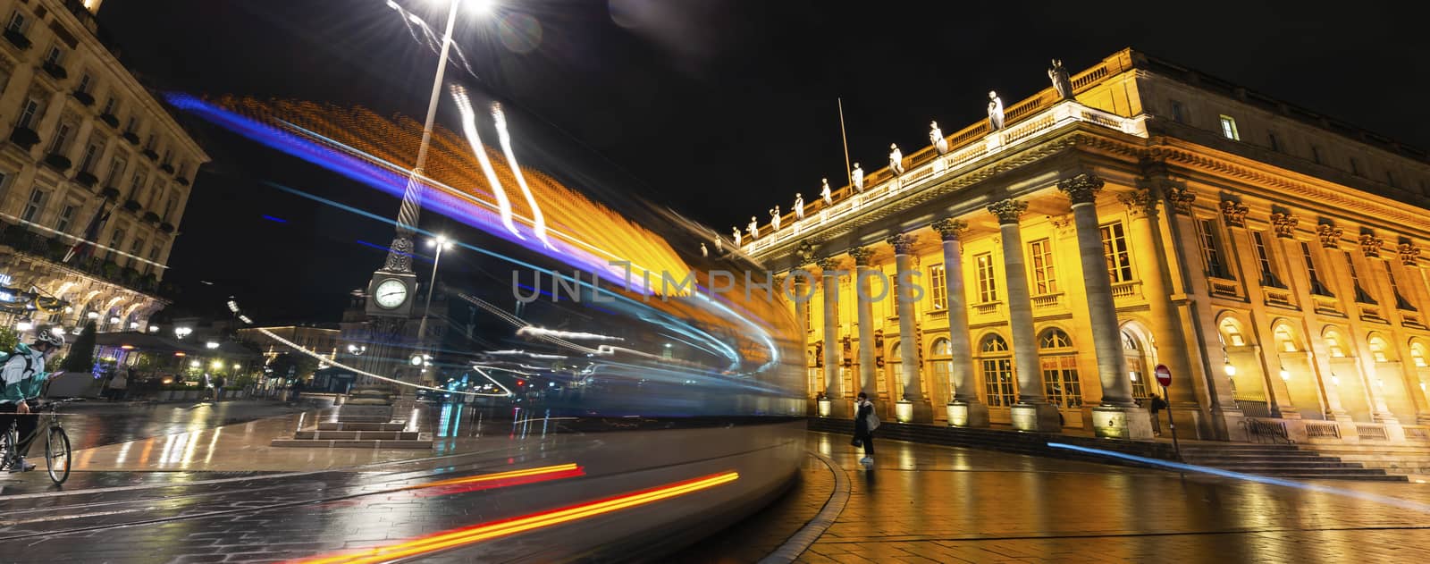 The Grand Théâtre is today the seat of the National Opera of Bordeaux, which programs its lyrical season there, and the performances of the Opera Ballet.