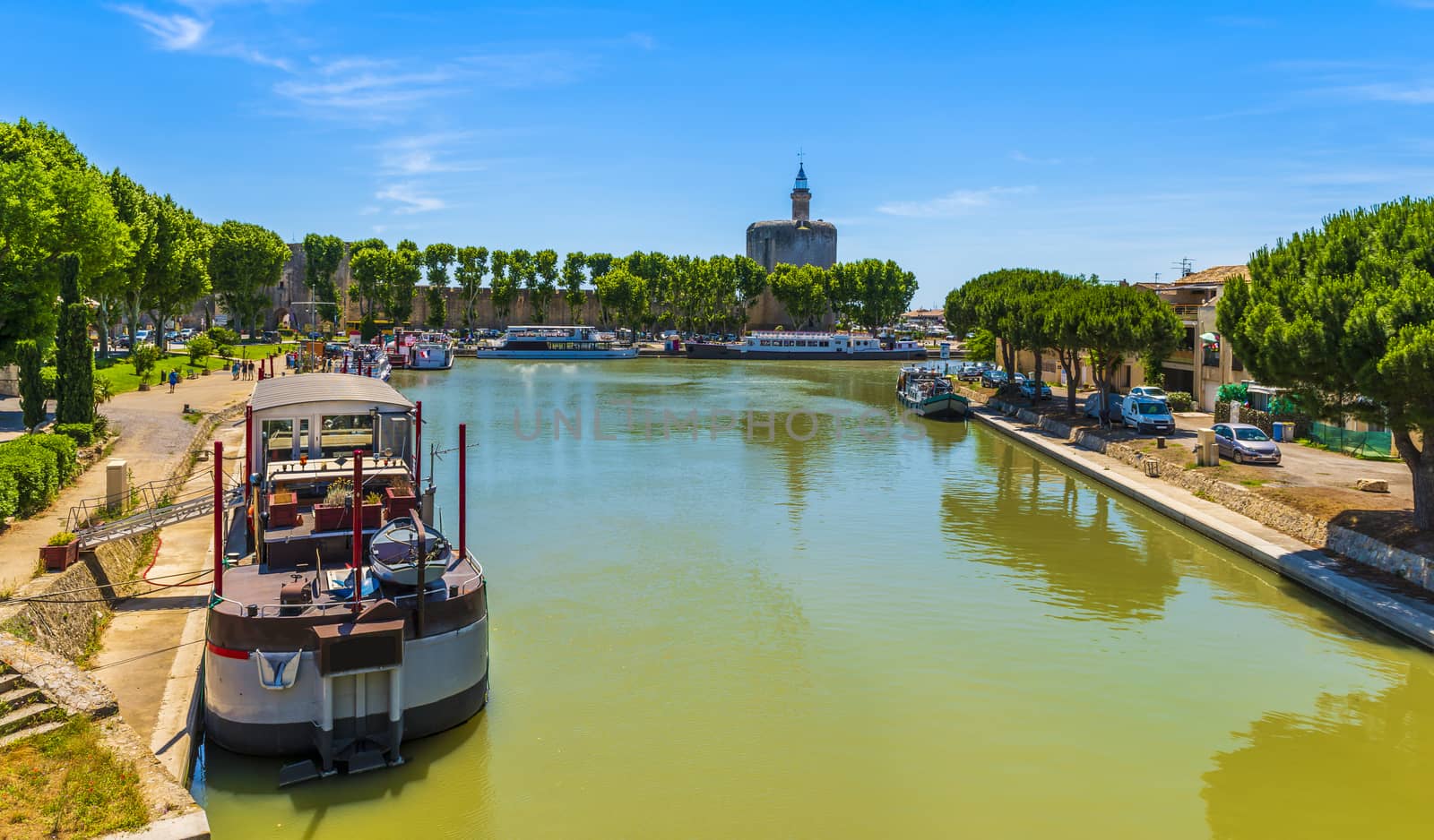 The Bourgidou canal is a small canal that connects Aigues-Mortes to the Petit-Rhone in the Gard in the Occitania region, in the so. by Frederic