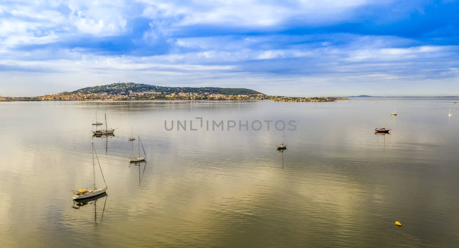 Quiet landscape between sea and pond on the Séte side in Hérault in Occitanie, in the south of France.