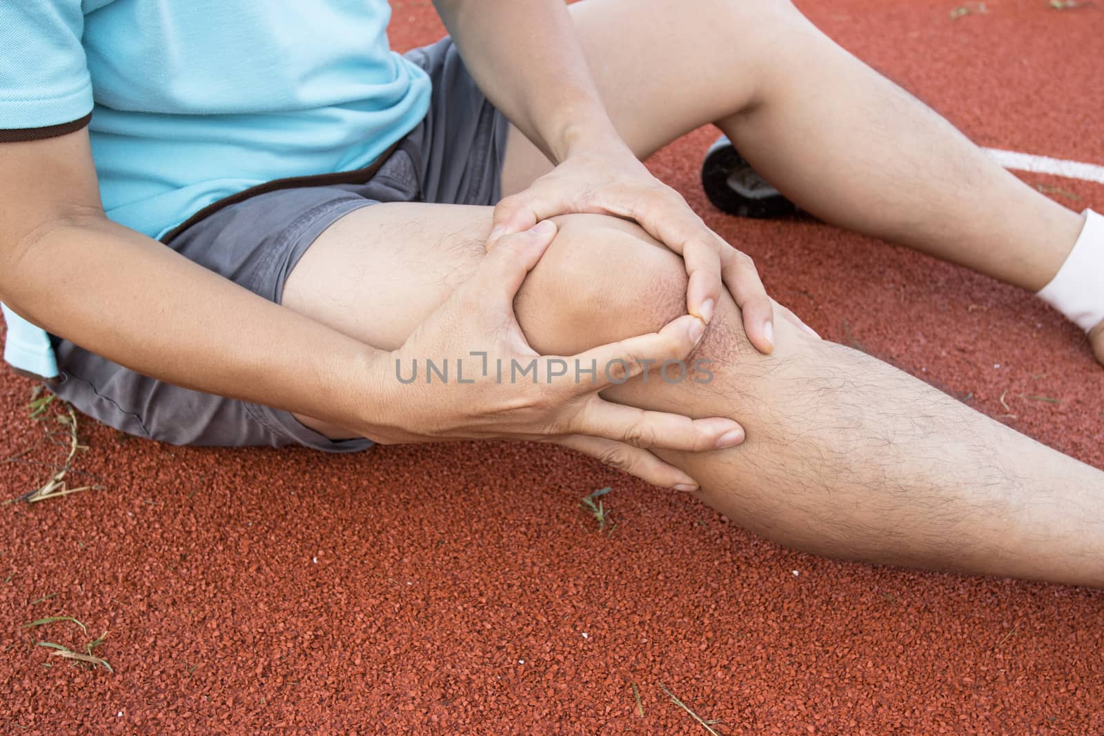 Tendon knee joint problems on Man leg from exercise In the stadium.  
