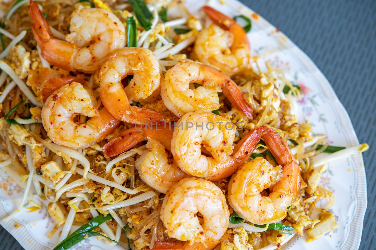 Fried noodle Thai style with prawns by antpkr