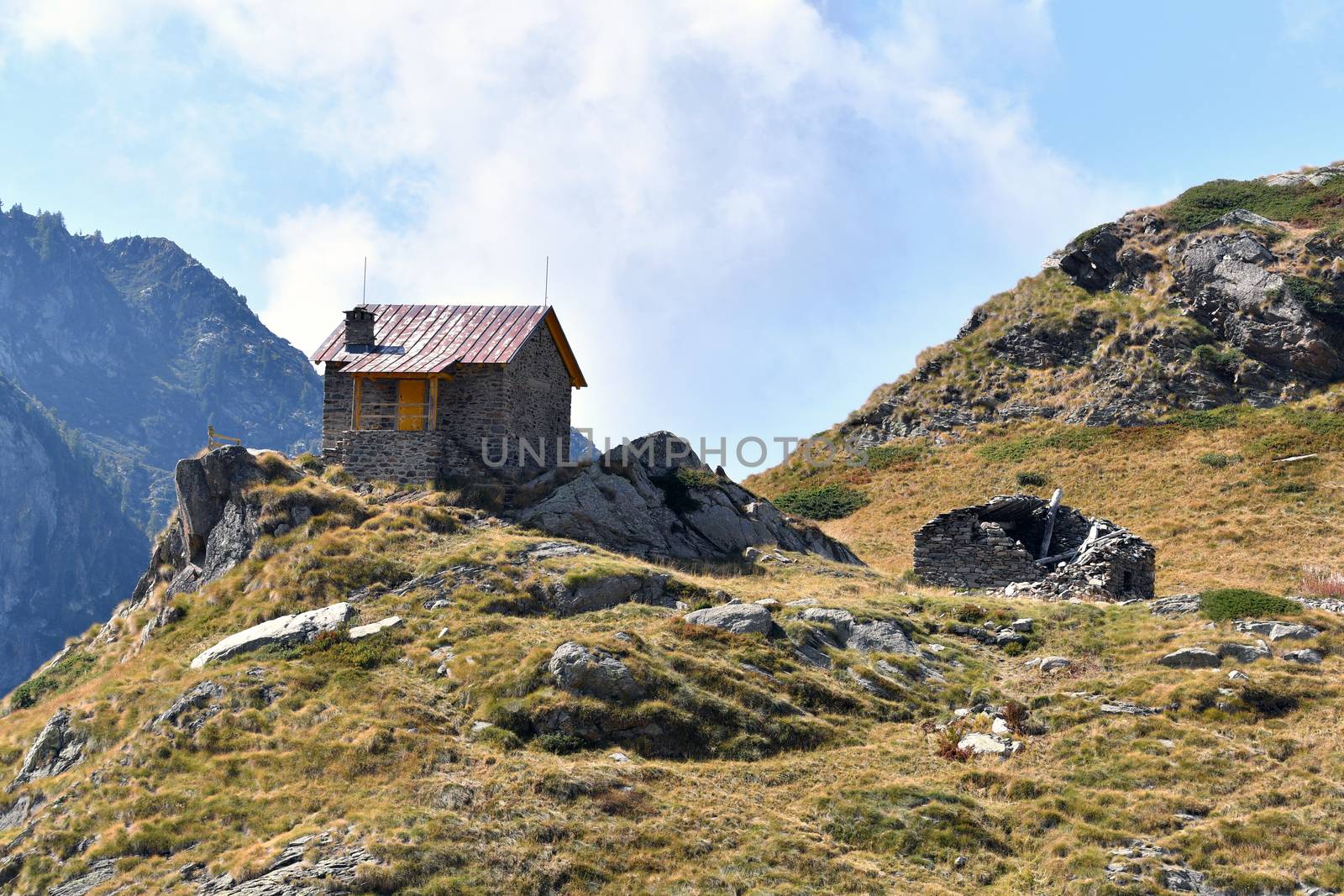 The Amici hut by bongia